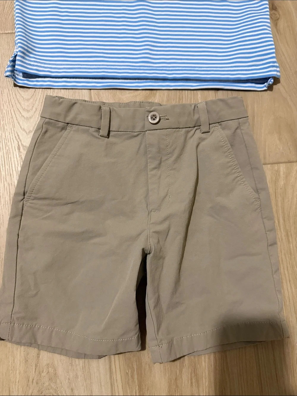 Vineyard Vines performance polo and performance shorts set - Picture 4 of 5